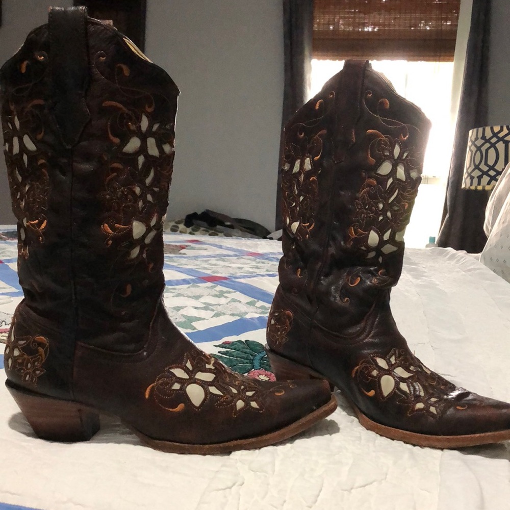 Corral Brown leather western boots.